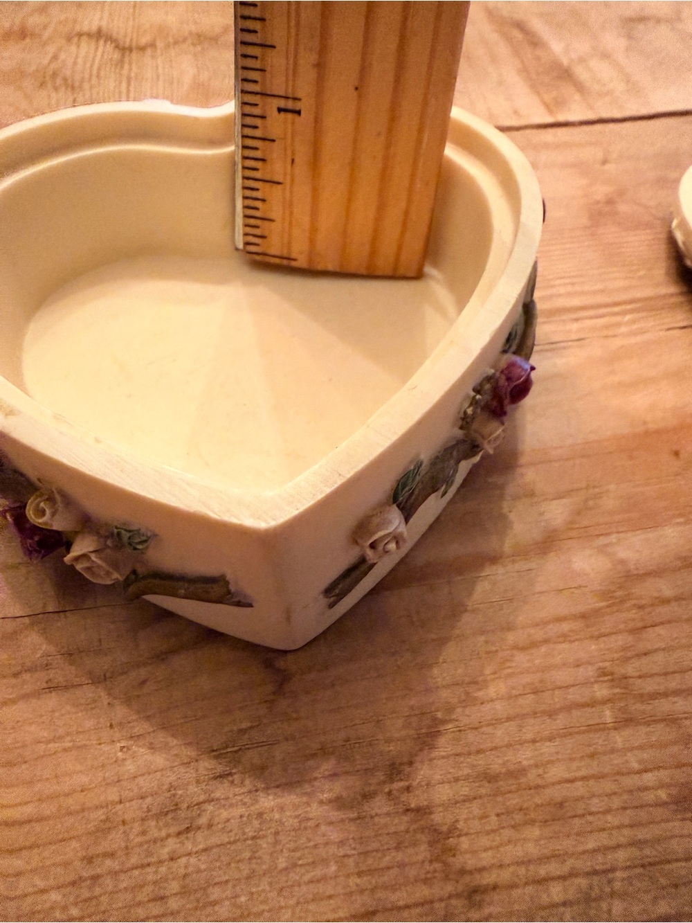 Vintage Dezine Heart-Shaped Floral Trinket Box Cream Pink Roses Hand Painted - Picture 10 of 16